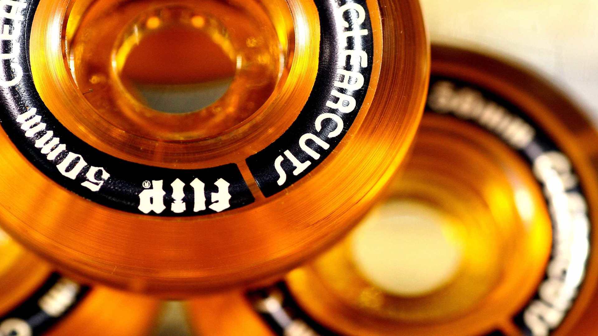 00998_skateboardwheels_2560x1600 — dynamic wallpaper