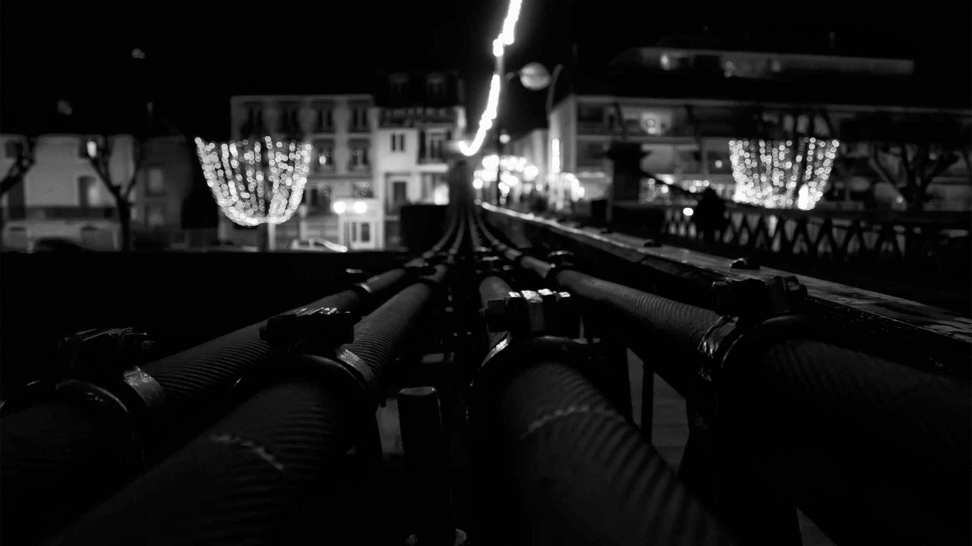02484_passerellesurlerhone_2560x1600 — dynamic wallpaper