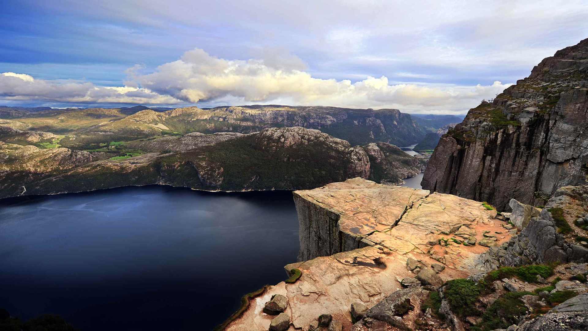 02356_preikestolen_2560x1600 — mountain wallpaper